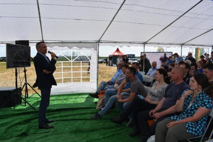 Аграрии Калининградской области обсудили актуальные вопросы прямо на поле