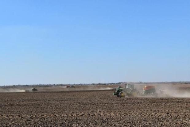 На полях агрохолдинга «ДолговГрупп» начались плановые весенние работы