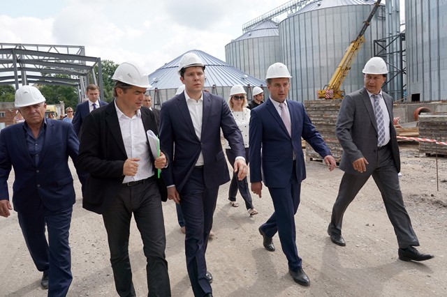 Губернатор осмотрел стройплощадку нового элеватора «ДолговГрупп» в Гусеве